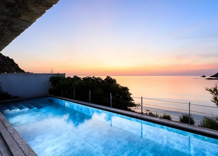 Cala Rossa Villa *